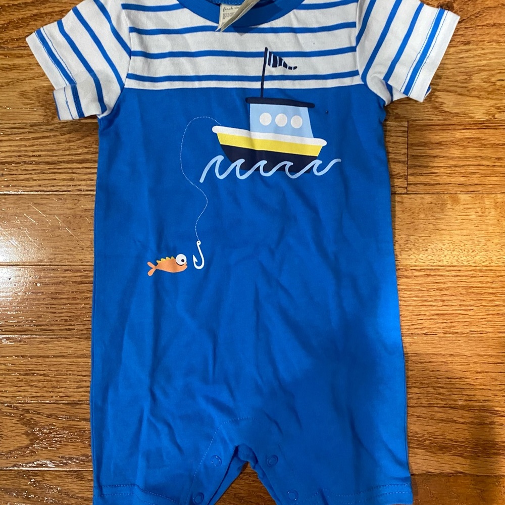 Short sleeve romper with fish size 3-6 months